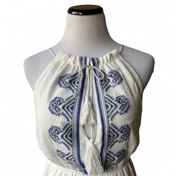 Missguided Women’s White with Blue Embroidery Romper. Size US 6. - Picture 6 of 15